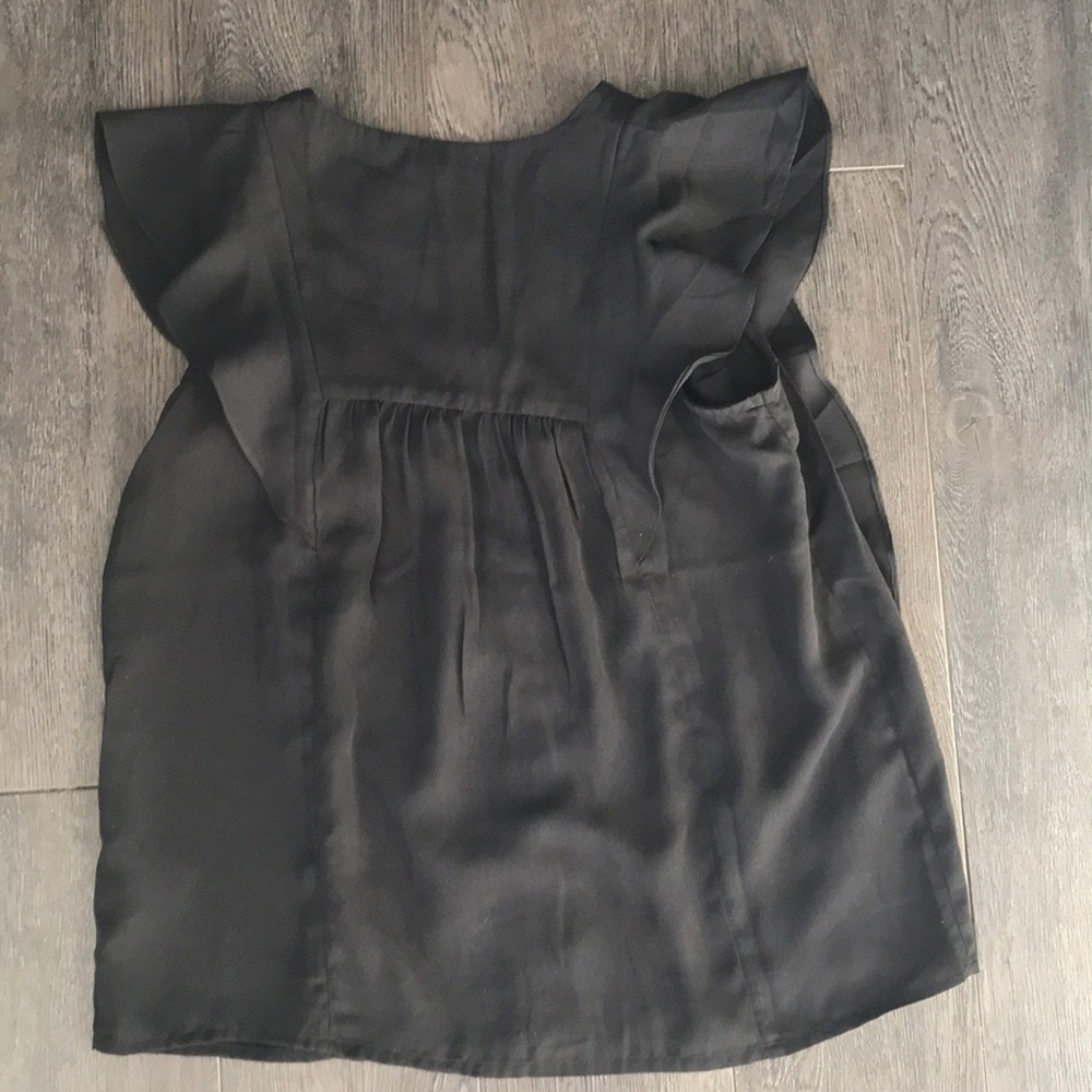 Cute ruffle tank - Picture 2 of 3